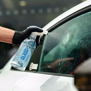 GYEON Q²M Glass+ Plus Araç Cam Yağmur Kaydırıcı Su İtici ve Temizleyici - 500 ml -Hidrofobik Parlak